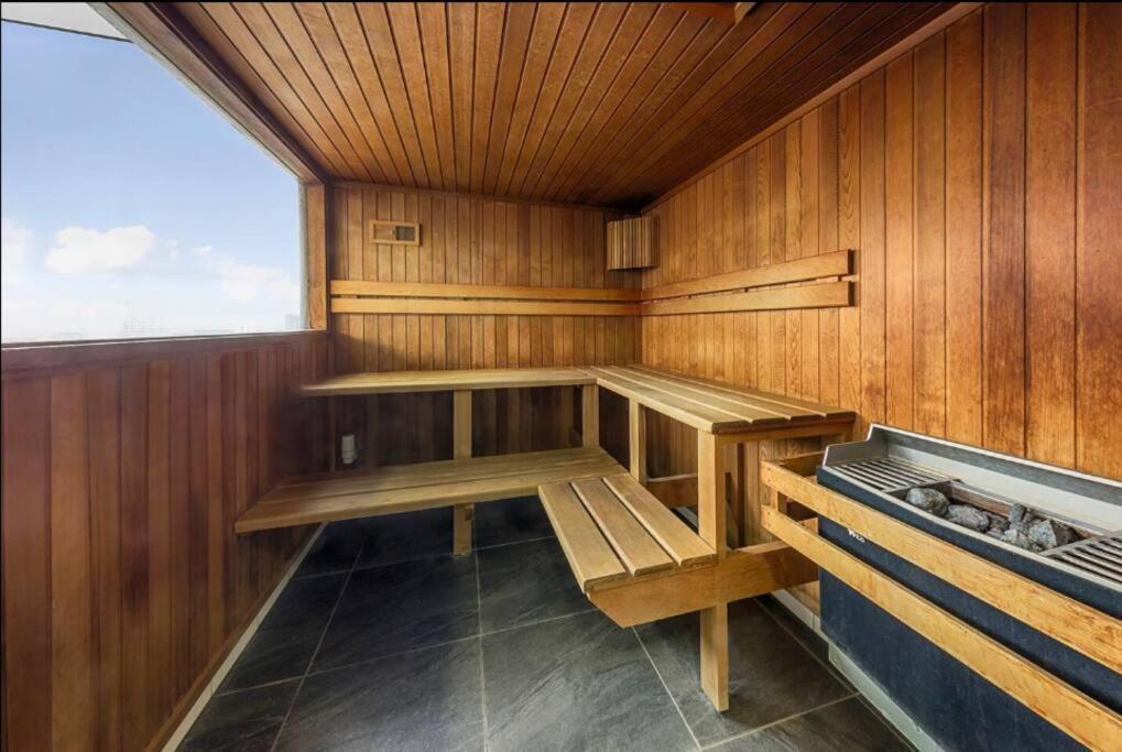 Luxury 2br In The Heart Of Cbd Apartment