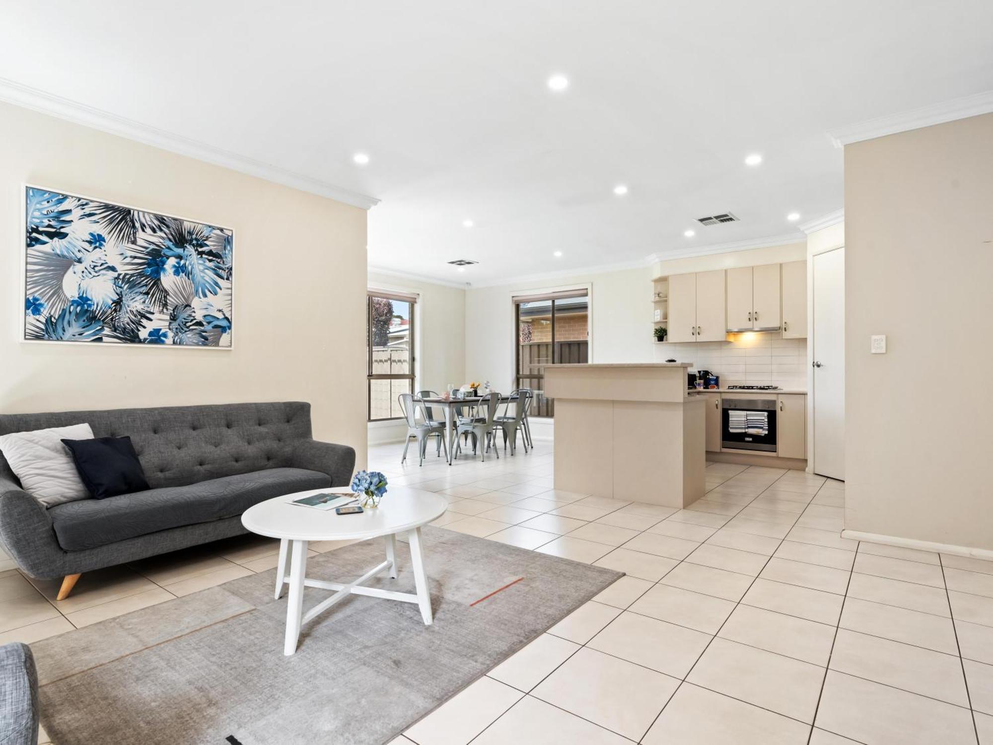 No Stairs, Big House, Garage Richmond 1 Holiday home *