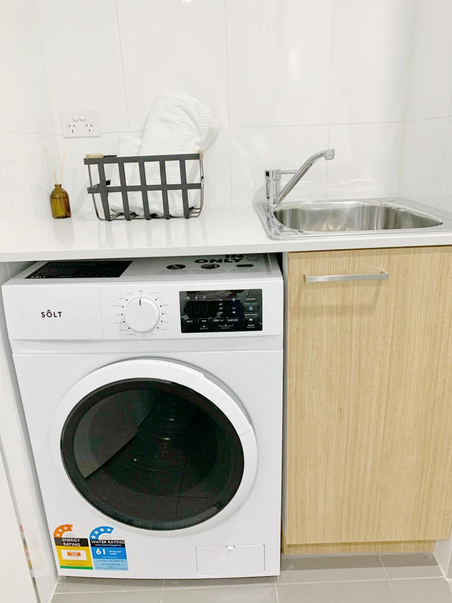 Modern One Bedroom At Morphett Street Adelaide