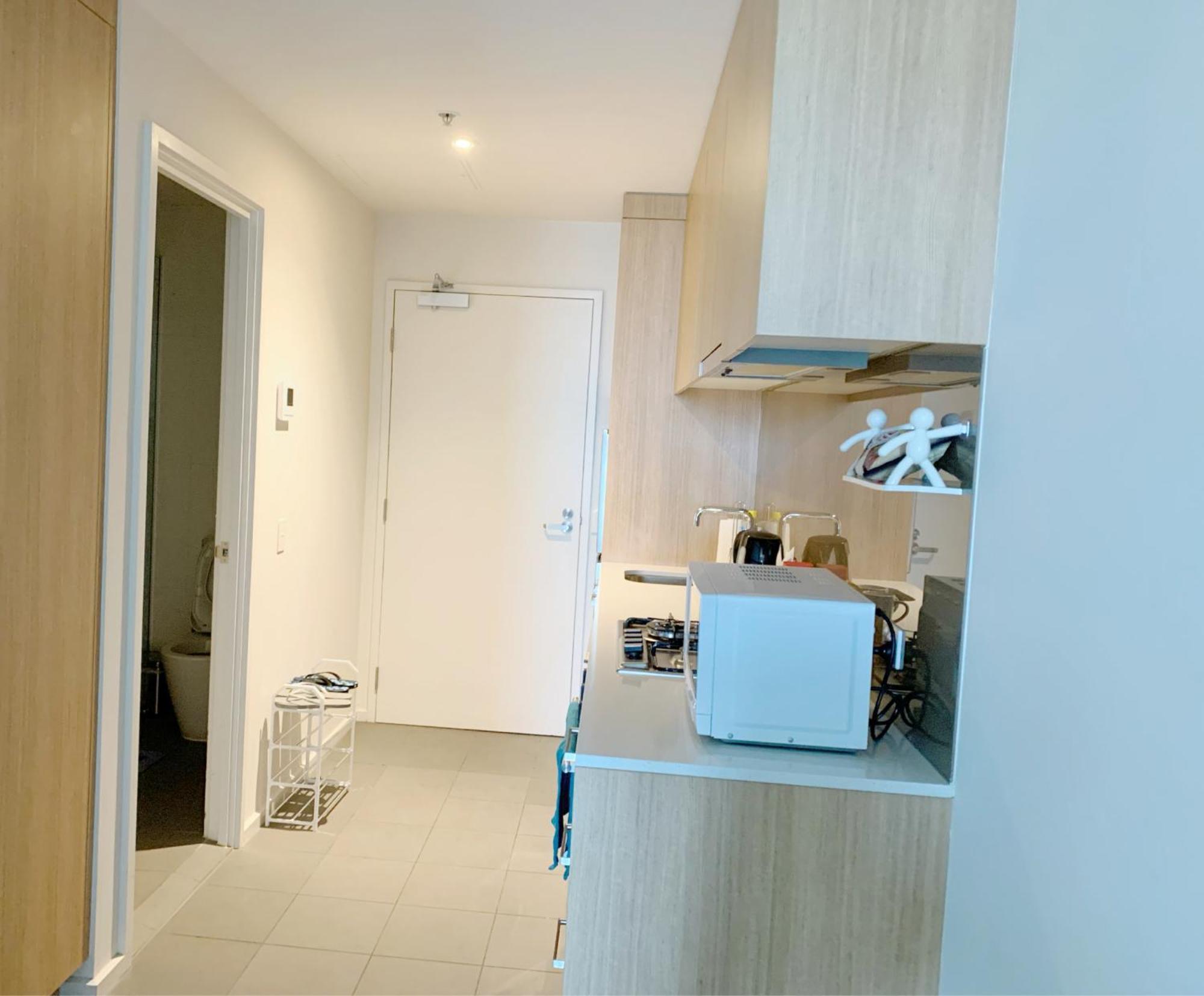 Modern One Bedroom At Morphett Street Apartment