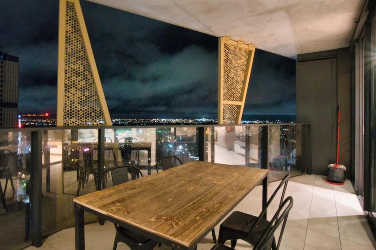 King Bed Luxury Cbd Coastal With Amazing Views, Spa, Gym, Bbq, Steam & Sauna