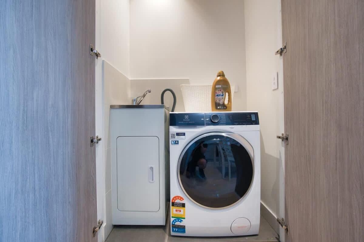 King Bed Luxury Cbd Coastal With Amazing Views, Spa, Gym, Bbq, Steam & Sauna Apartment Adelaide