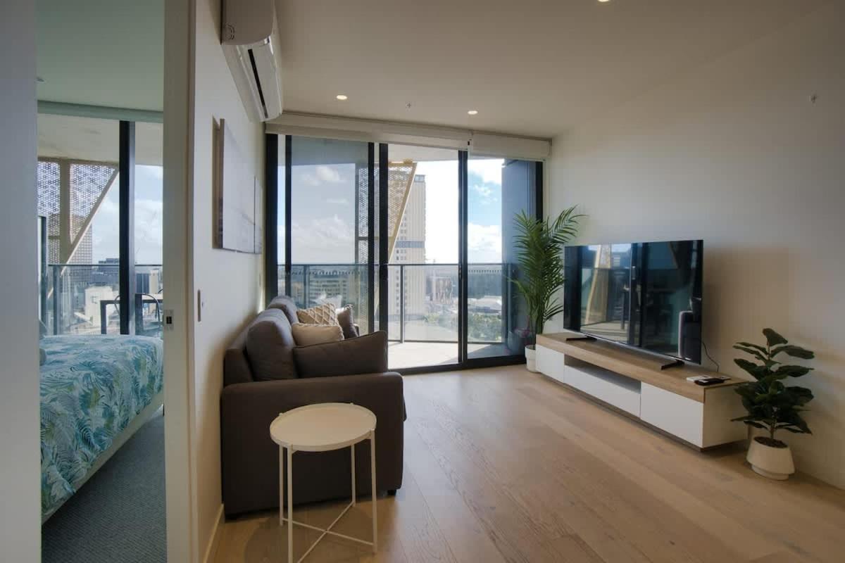 King Bed Luxury Cbd Coastal With Amazing Views, Spa, Gym, Bbq, Steam & Sauna Apartment Adelaide
