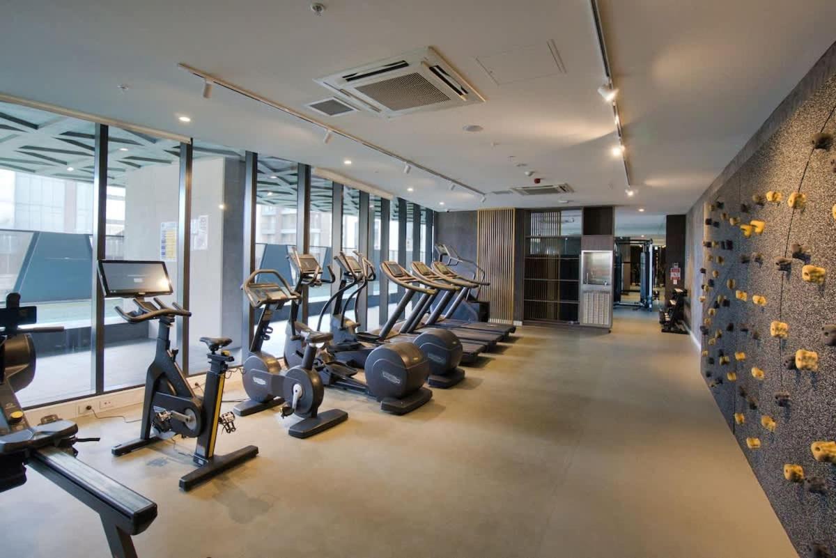Apartment Nintendo Theme-adelaide Cbd-king Bed-gym-bbq Adelaide