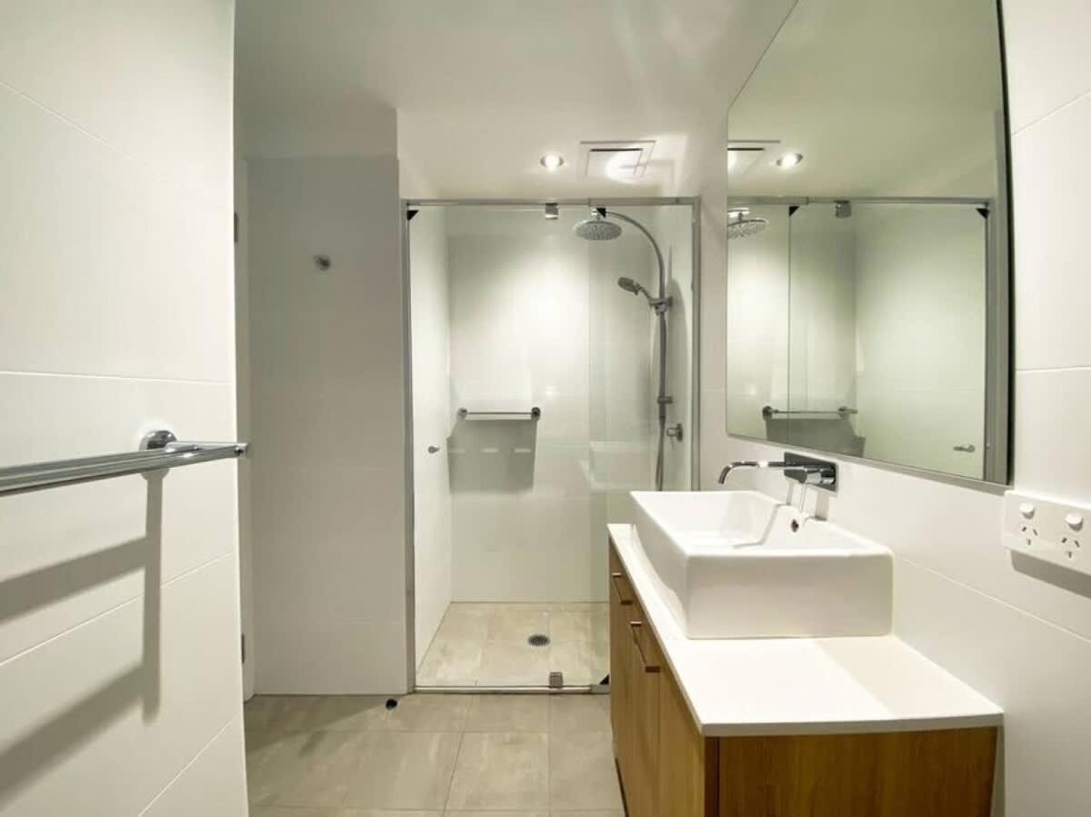 Modern 2br Cbd With Pool-gym-bbq Apartment