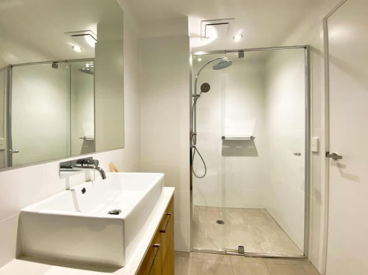 Modern 2br Cbd With Pool-gym-bbq Adelaide