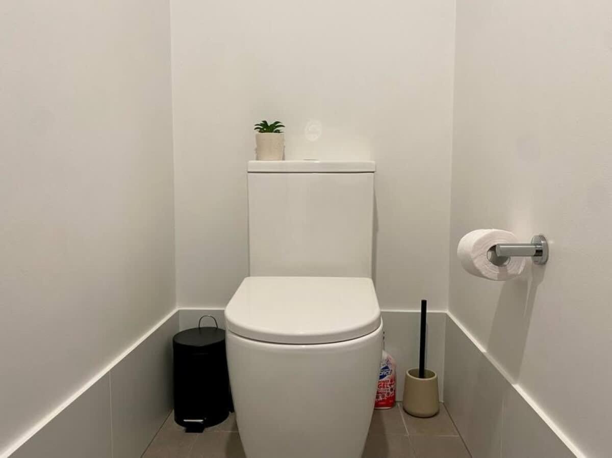 Modern 2br Cbd With Pool-gym-bbq Apartment *