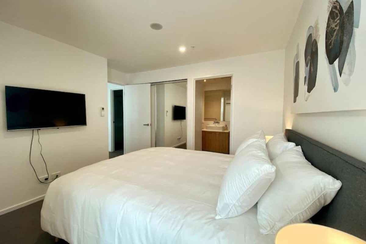 Modern 2br Cbd With Pool-gym-bbq Adelaide