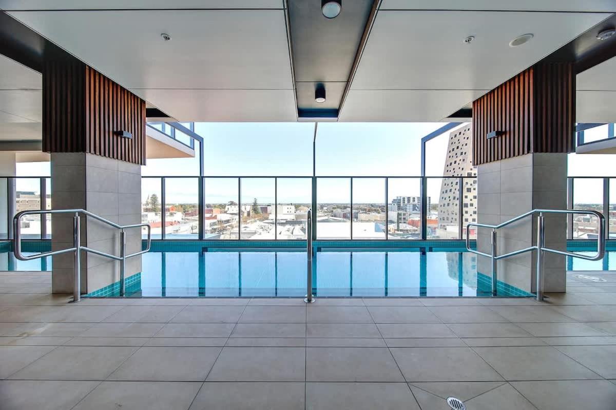 High-rise Heaven - West Franklin Apartment *