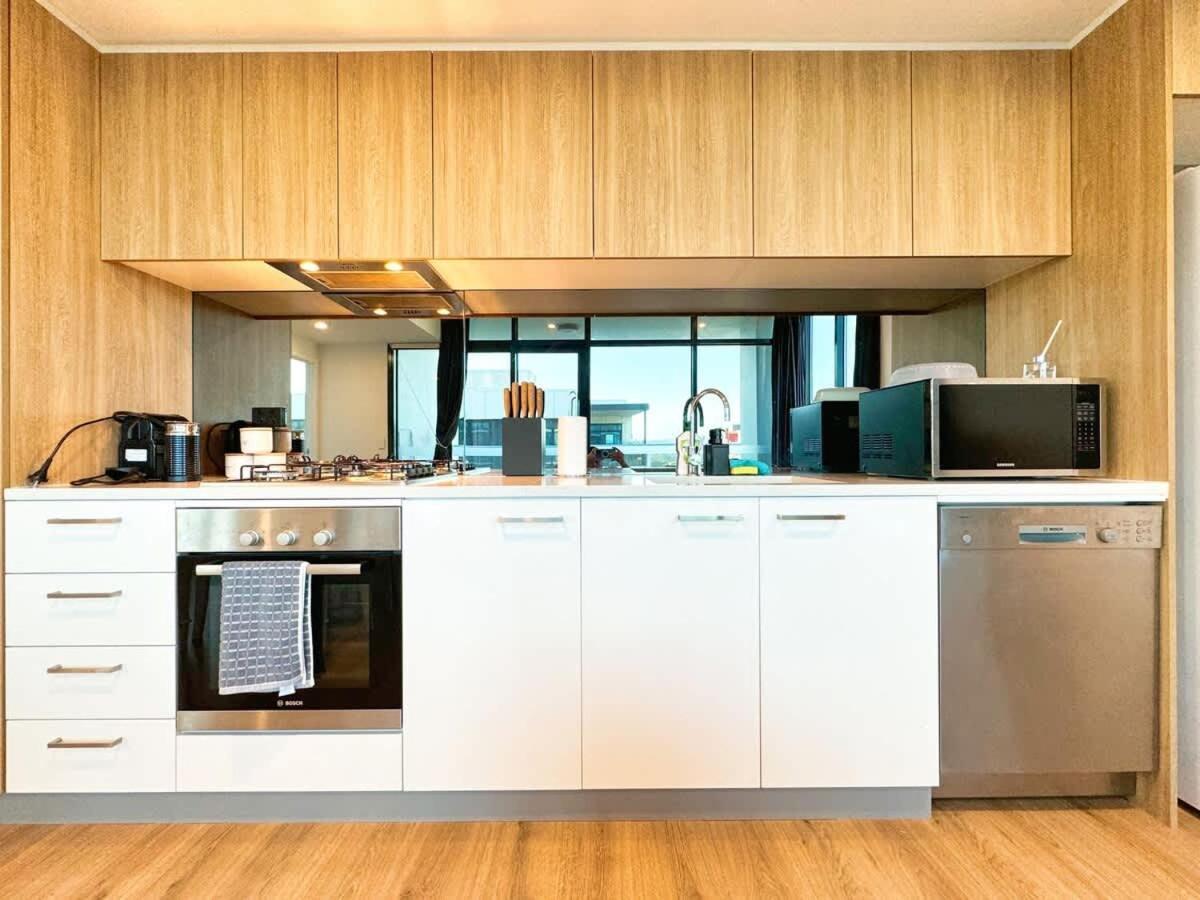 High-rise Heaven - West Franklin * Adelaide
