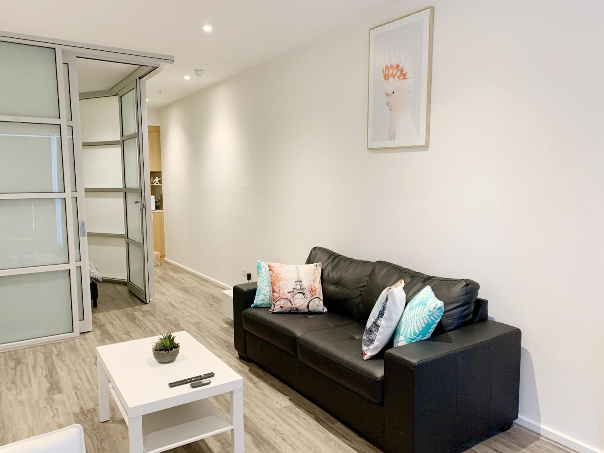 Modern One Bedroom At Morphett Street *