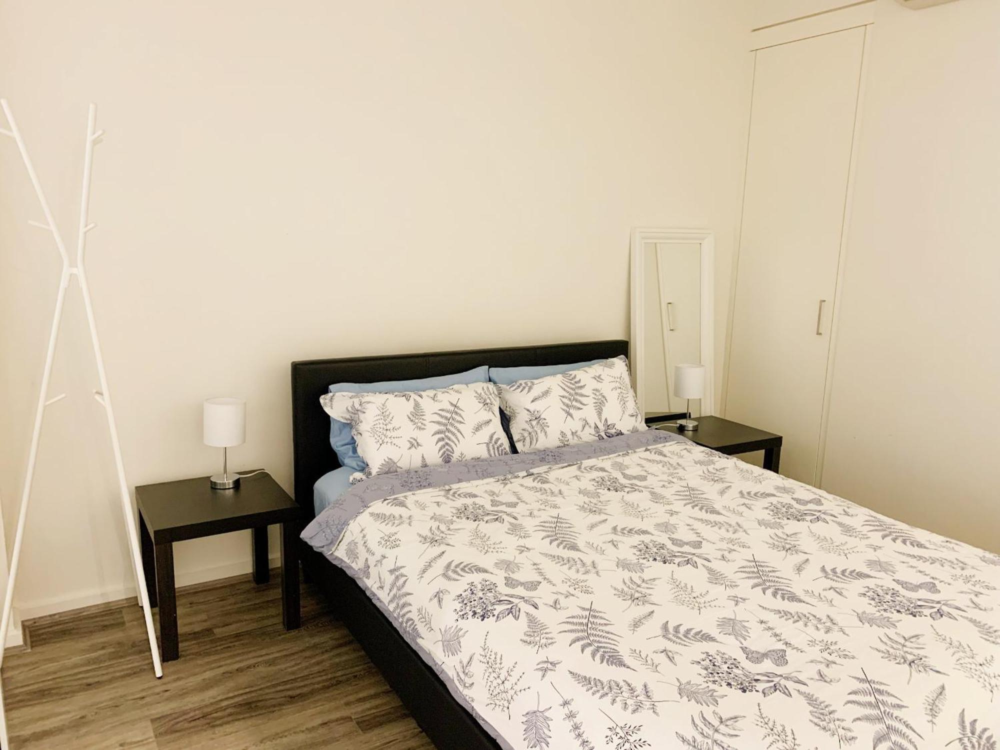 Modern One Bedroom At Morphett Street Apartment