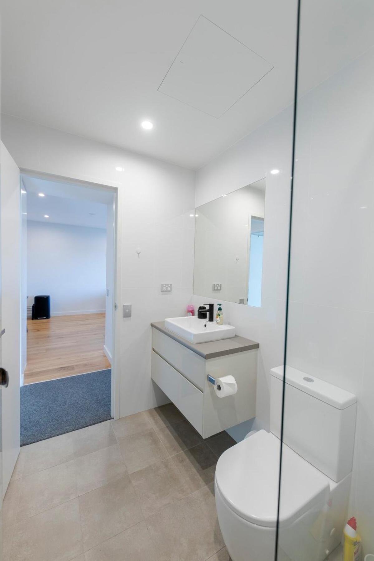 Urban Retreat In Cbd Apartment
