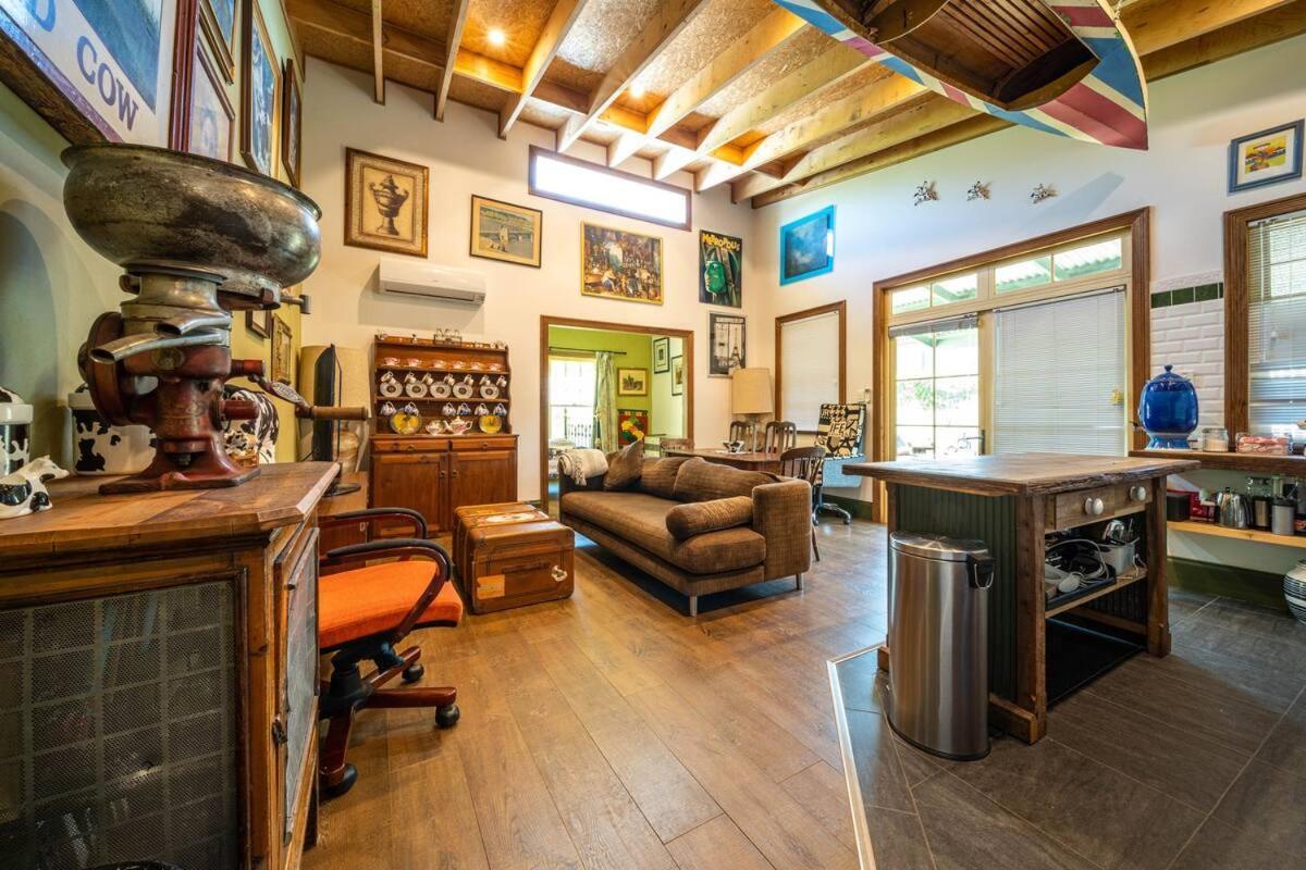 The Spotted Cow, Fringe, Pet-friendly Holiday home Adelaide