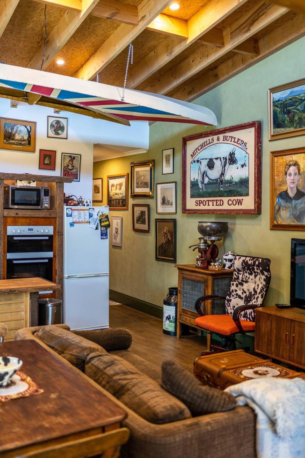 The Spotted Cow, Fringe, Pet-friendly *