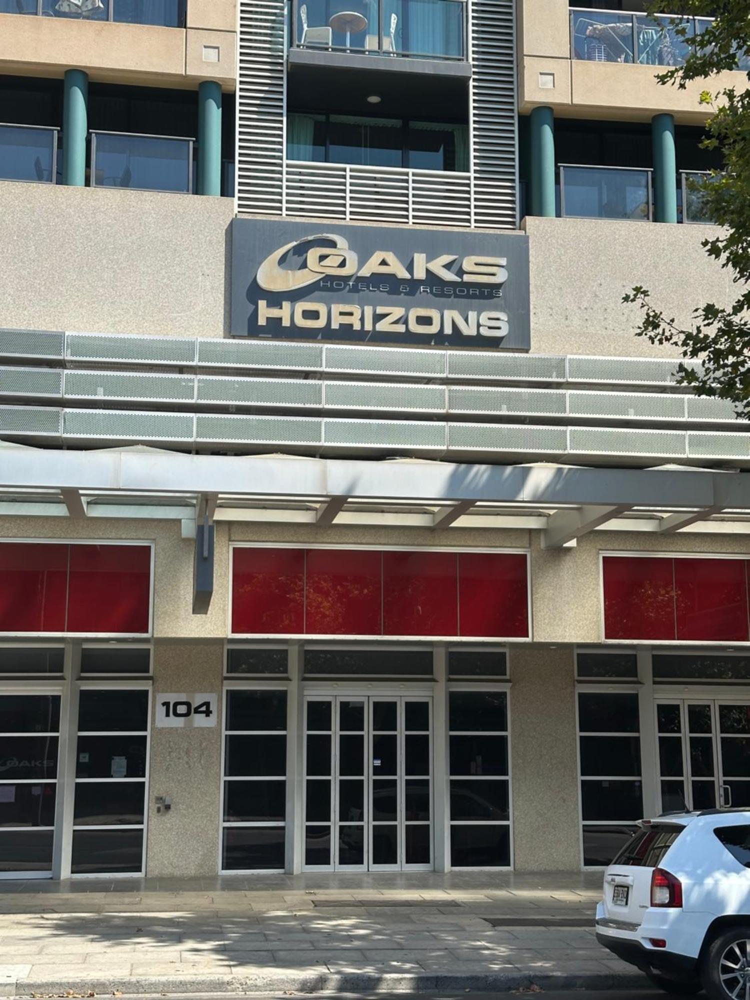 North Terrace Horizons Free Parking 4*
