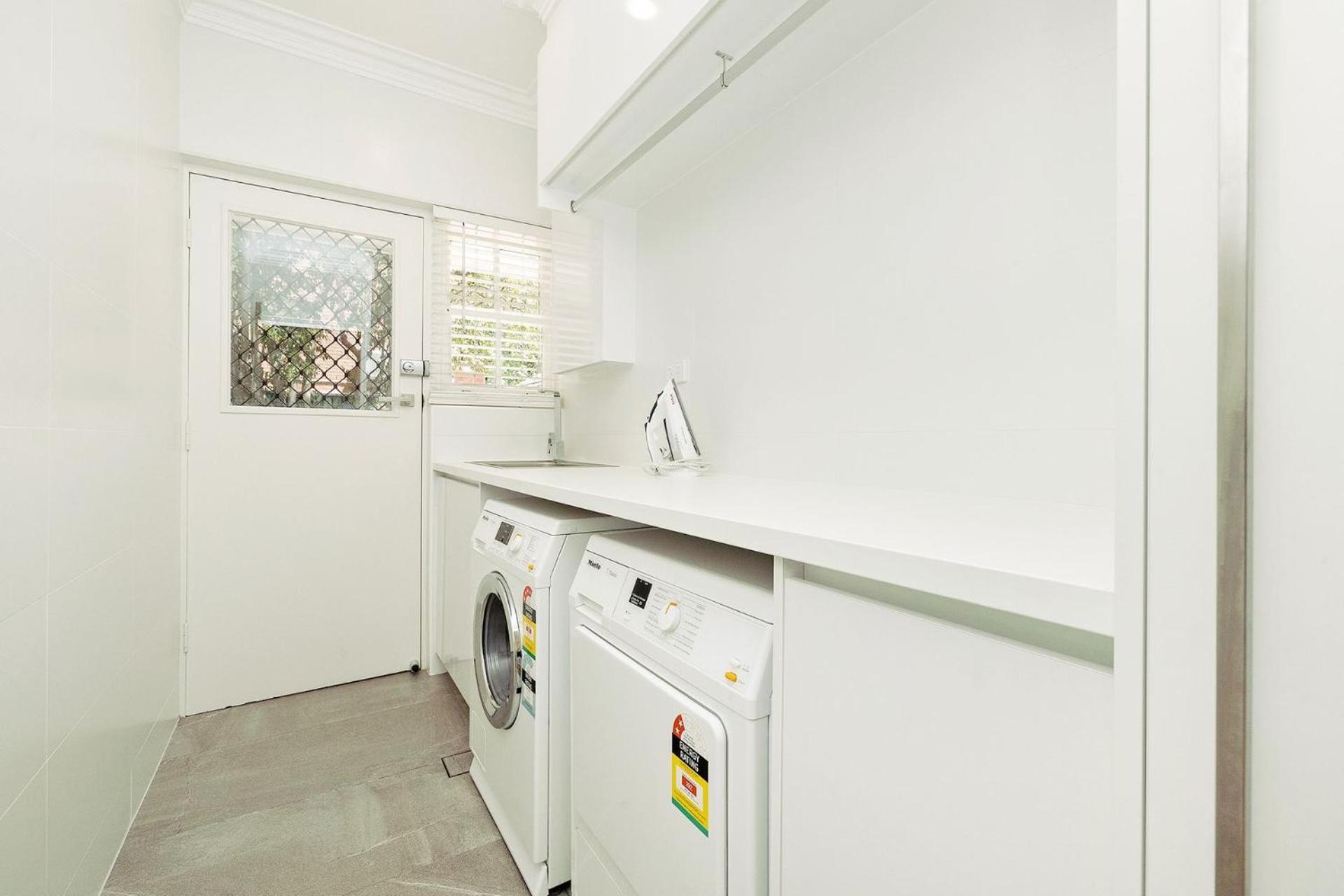 Apartment 3br Furnished Homette In Kensington Gardens *
