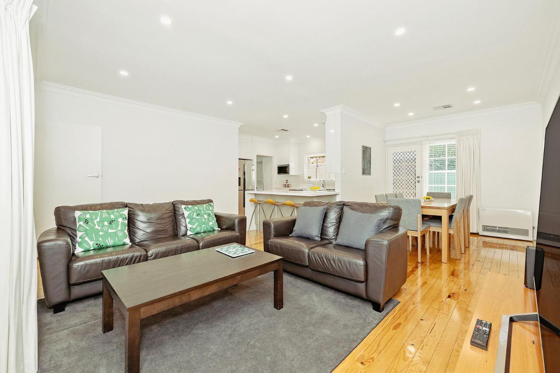 Apartment 3br Furnished Homette In Kensington Gardens *