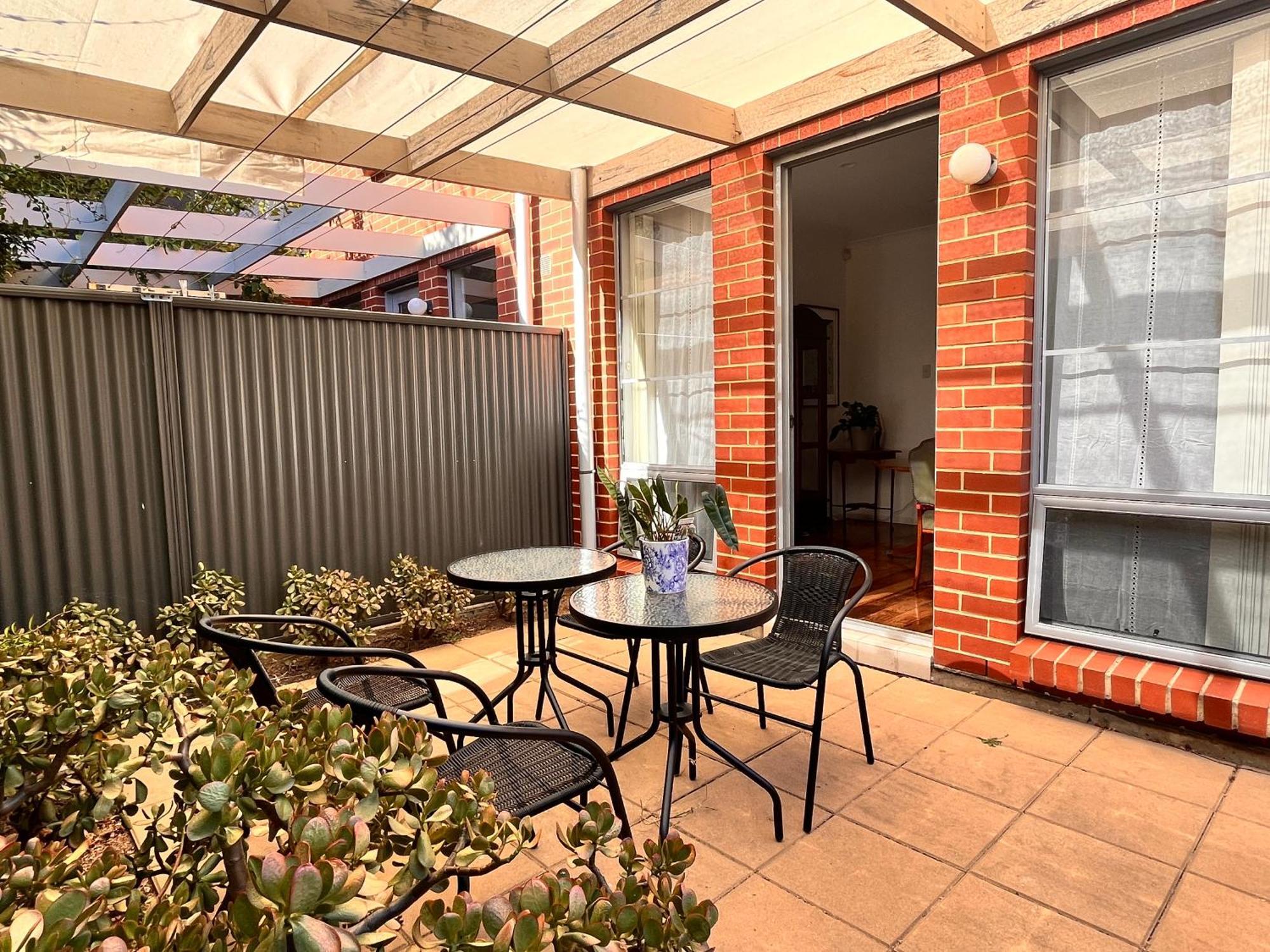 Charming Quiet In Adelaide
