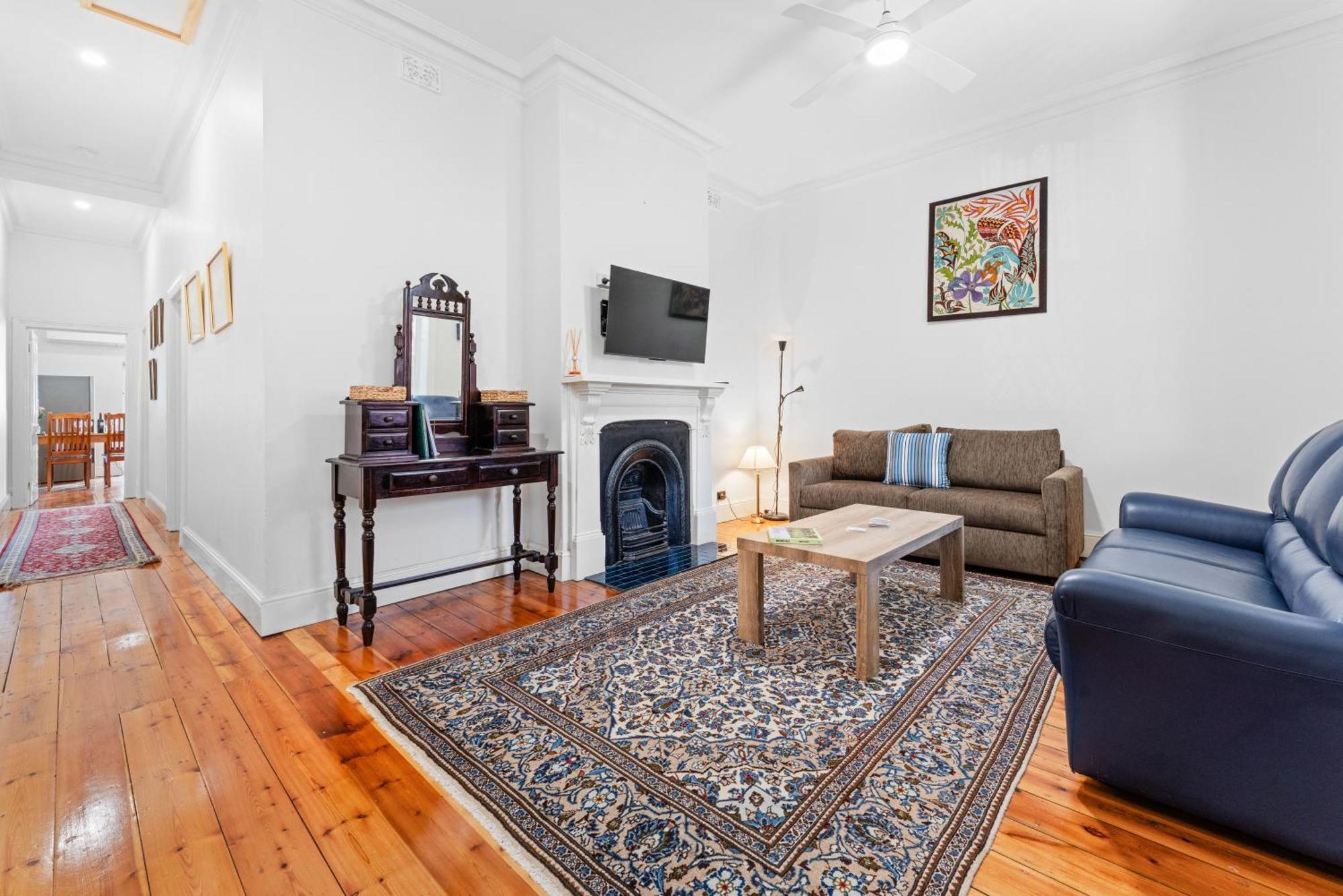 Character 1880s Renovated - Quiet Location Holiday home Adelaide
