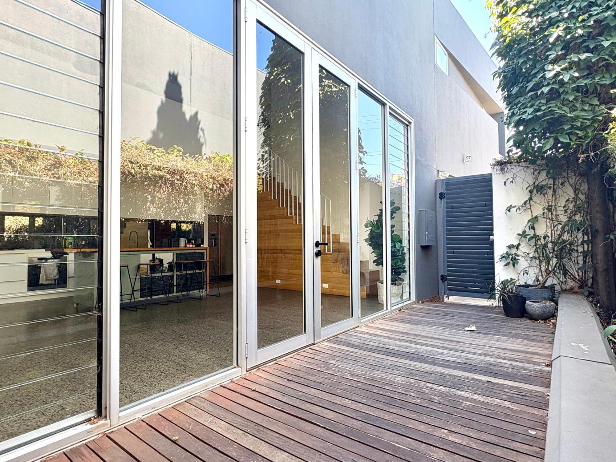 The Bowden Hideaway I Fringe I Sleeps 10 I Free Parking I Walk To Cafe's Holiday home Adelaide