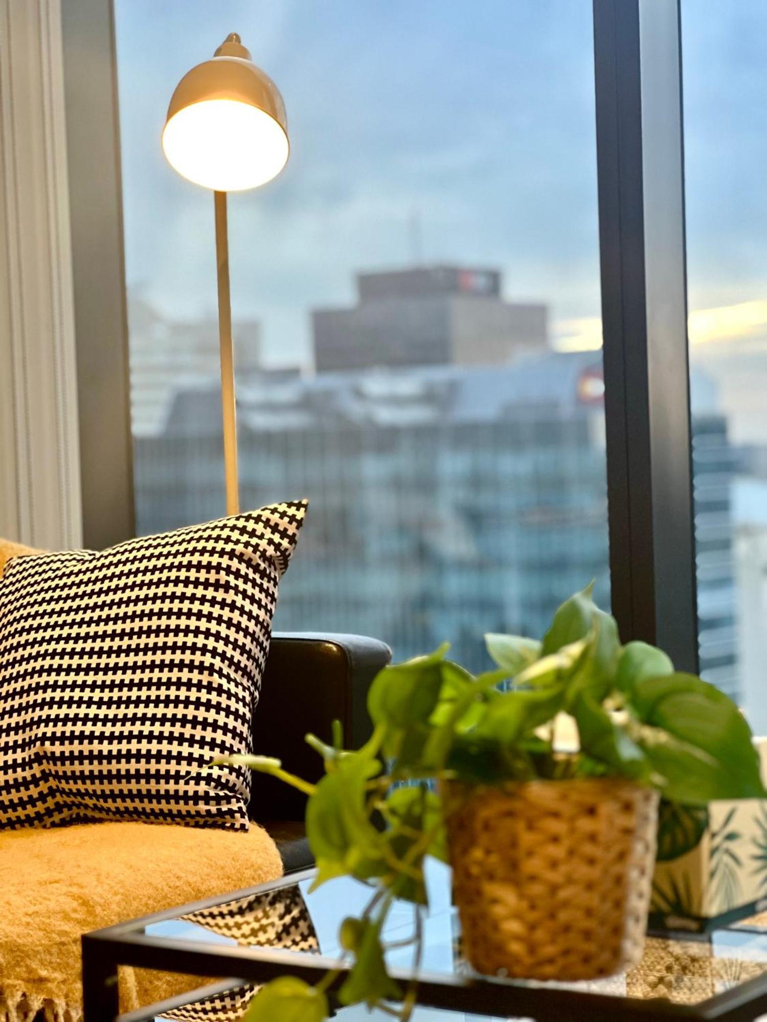 Cbd Realm Stylish 2b2b With Parking * Adelaide