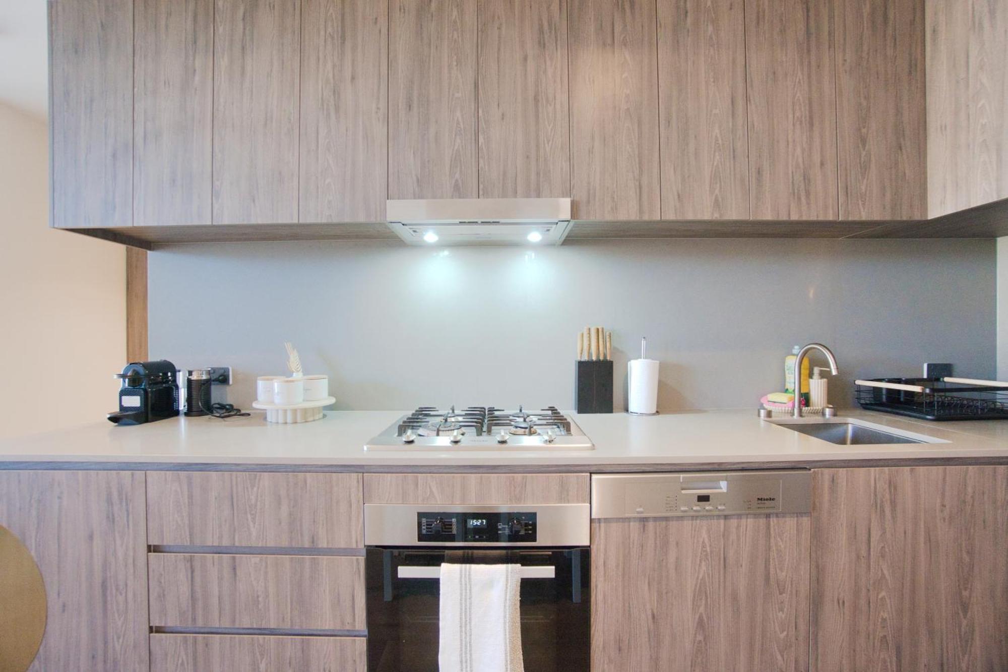 Chic Living: 1-br Overlooking Rundle Mall Apartment Adelaide