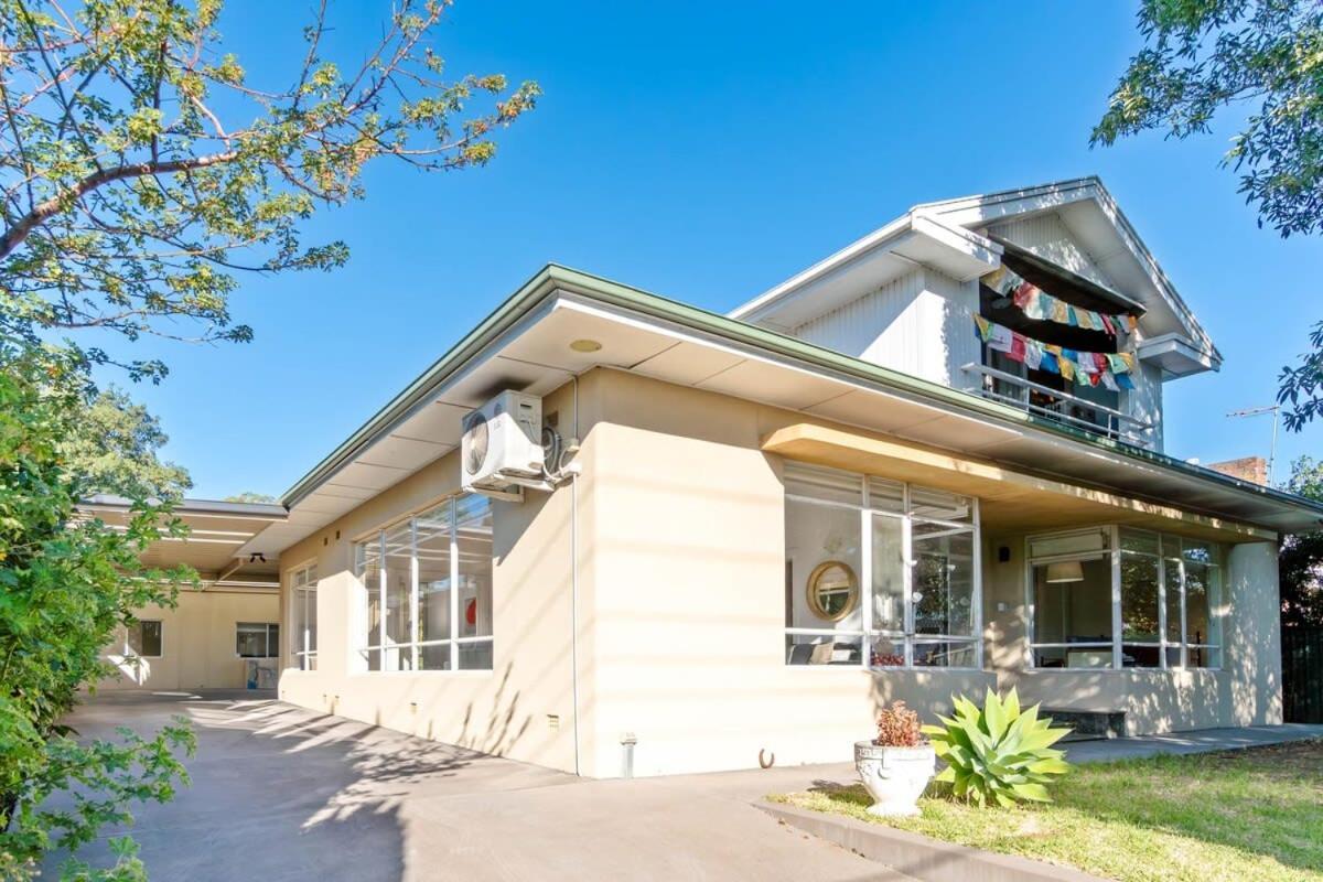 The Spacious & Elegant Vacation Haven - Glenside Holiday home Adelaide