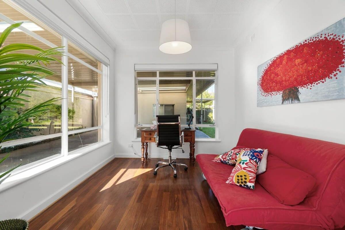 Holiday home The Spacious & Elegant Vacation Haven - Glenside Adelaide