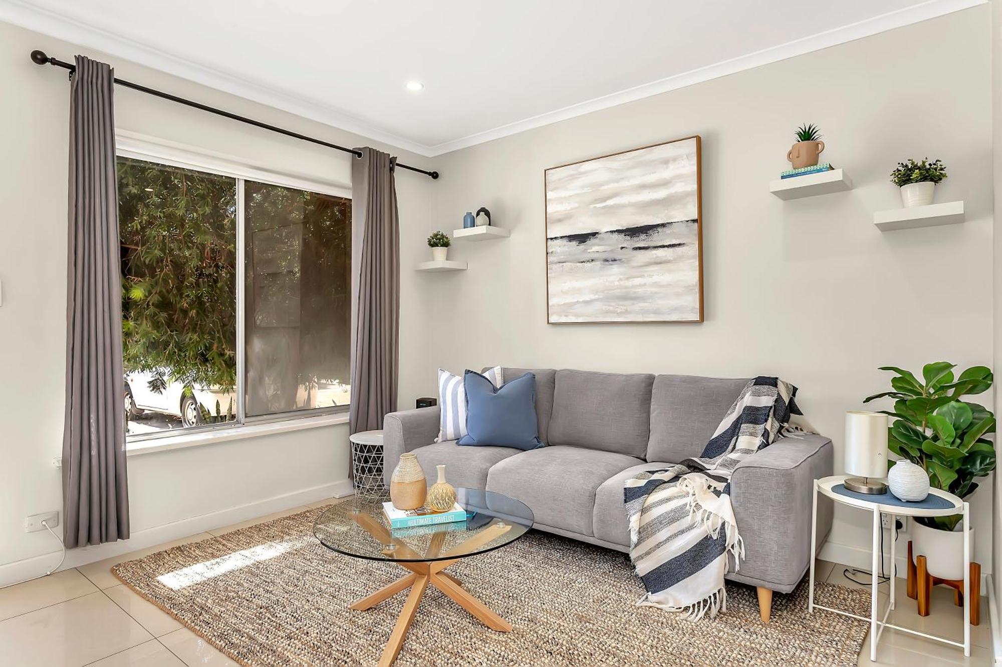 Coastal Comfort With A Pool Opposite Henley Apartment
