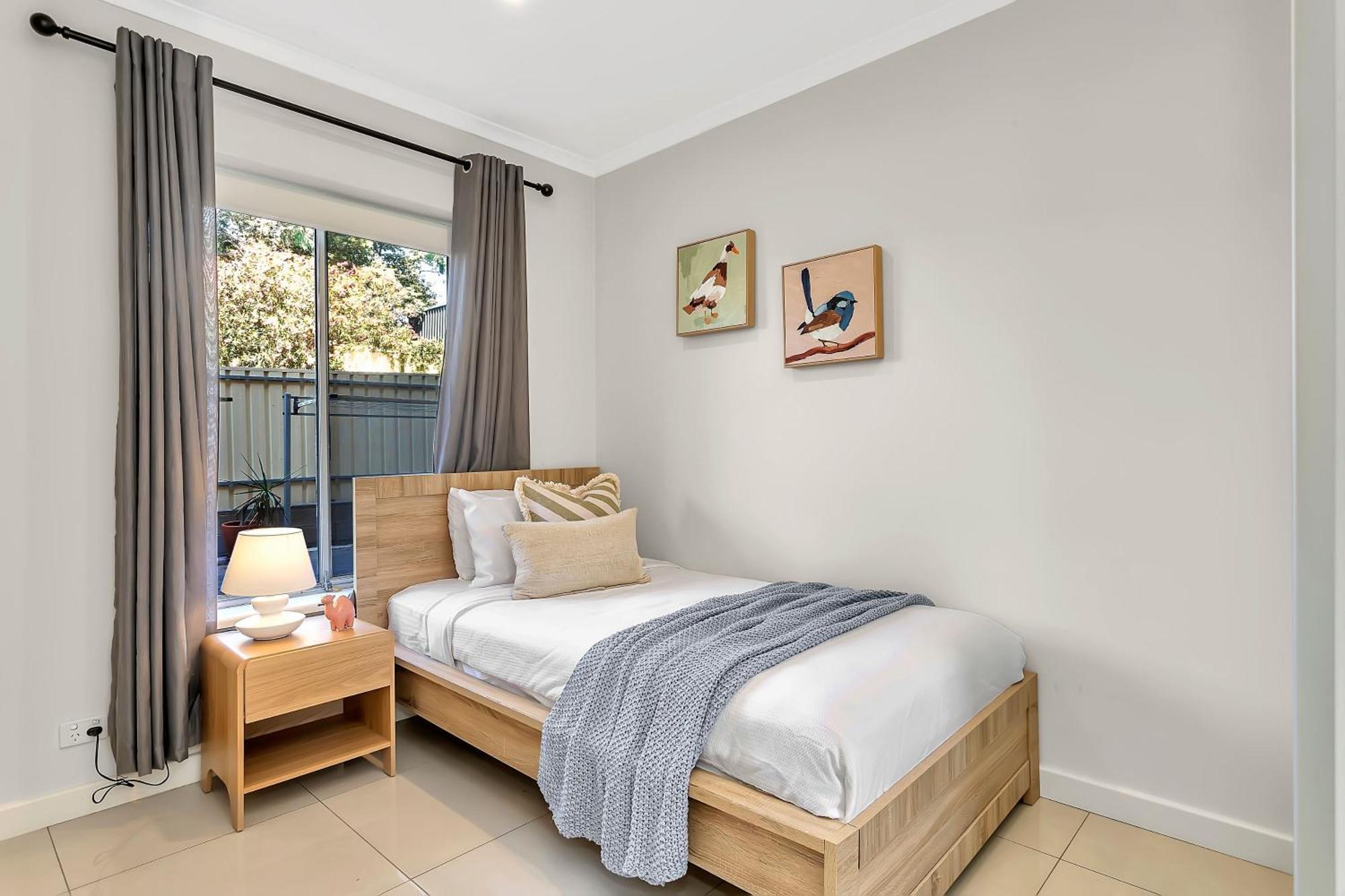 Coastal Comfort With A Pool Opposite Henley Apartment