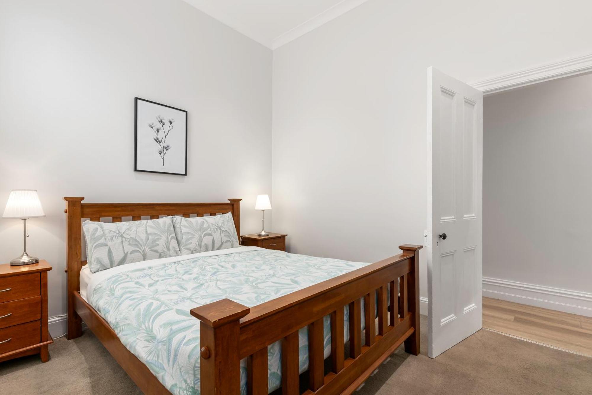 Bath Street Apartment *