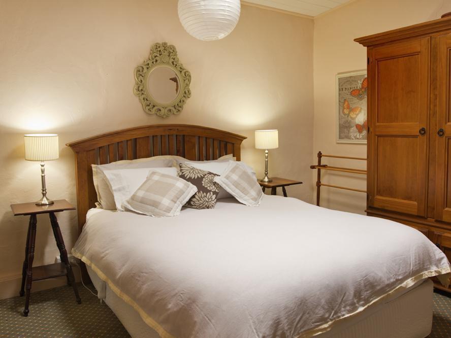 Bed & Breakfast Crafers Cottages Adelaide