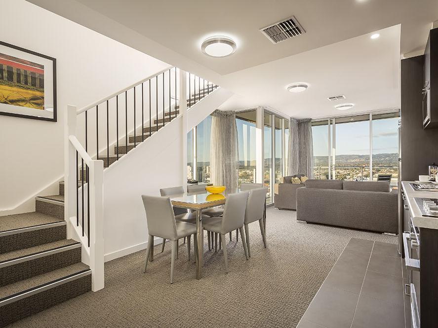 Quest King William South Aparthotel 4*