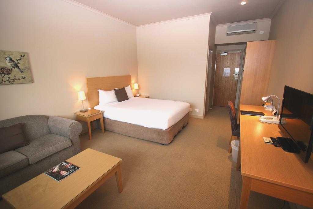 Hotel Quality Tiffins On The Park Adelaide