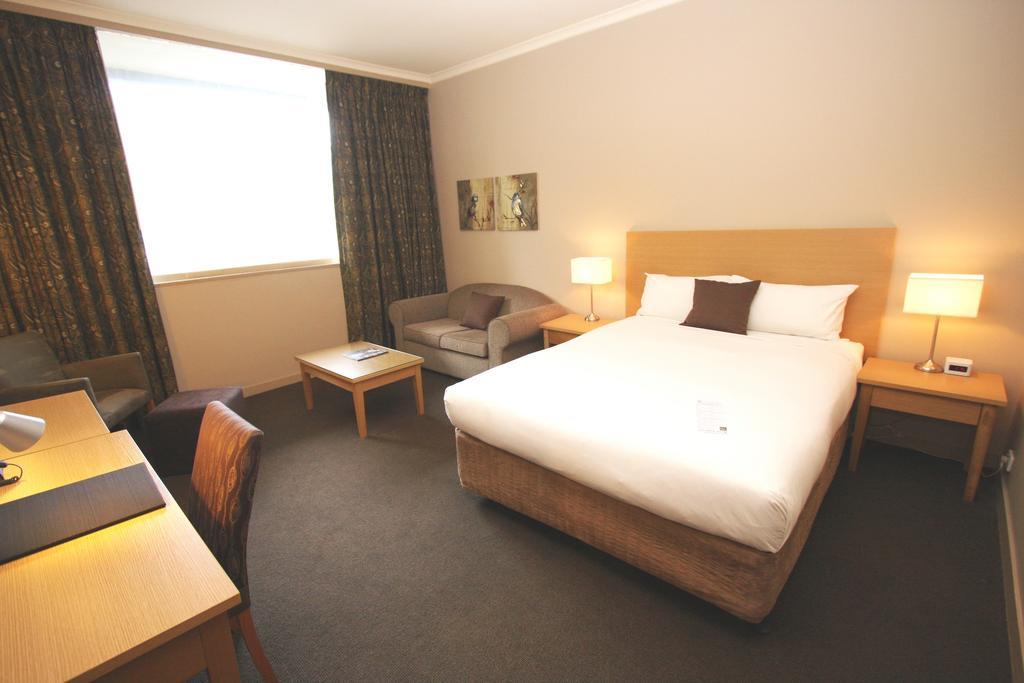 Quality Tiffins On The Park Hotel