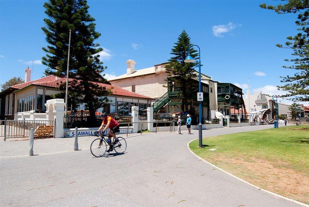 Aparthotel Seawall Adelaide