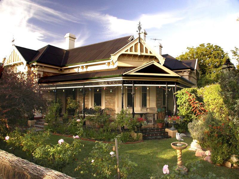 North Heritage & 4* Adelaide