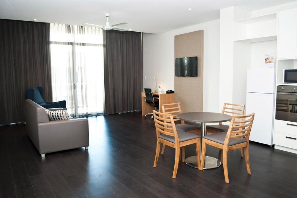 Mawson Lakes 4* Adelaide