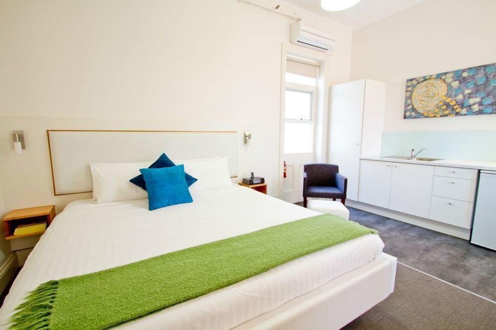 Seawall Aparthotel 4*