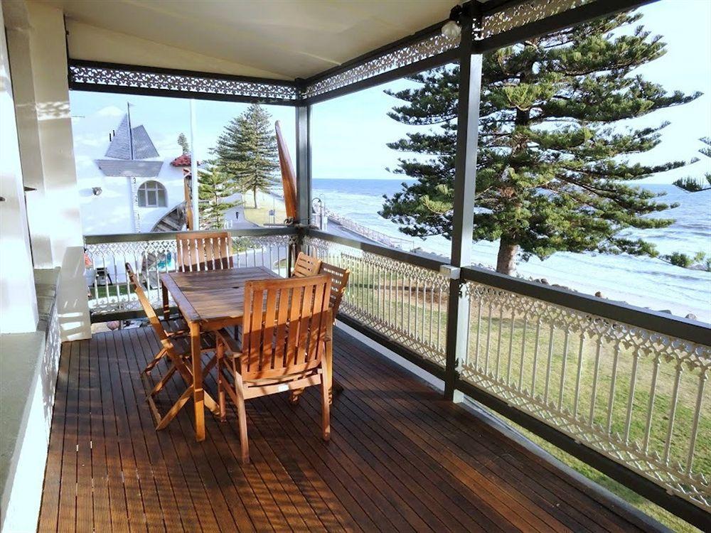 Seawall Aparthotel 4*