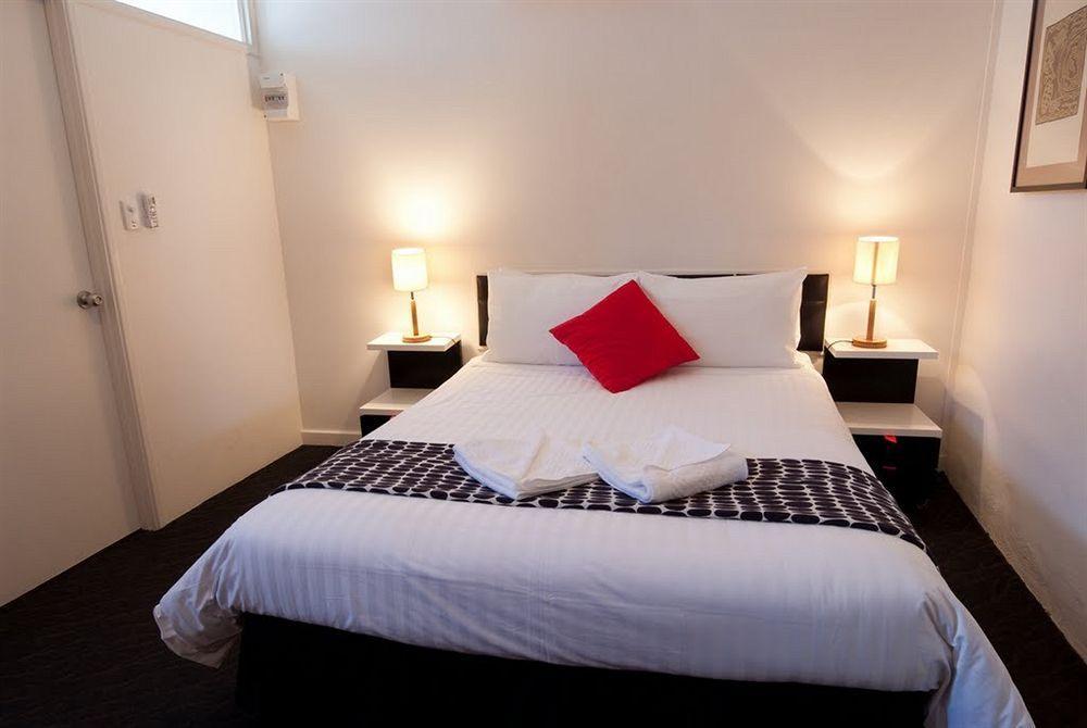 Seawall Aparthotel