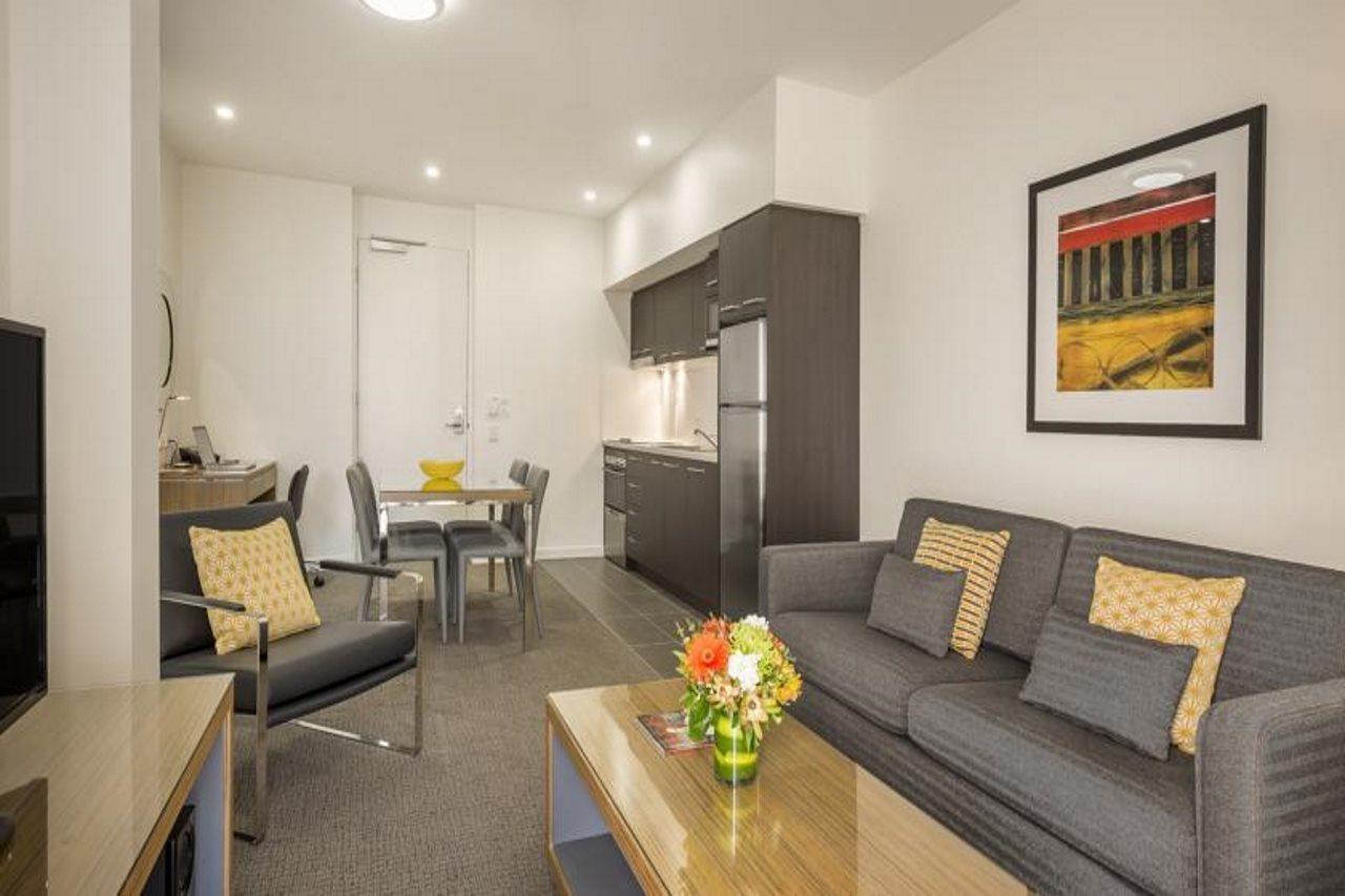 Quest King William South Aparthotel 4*