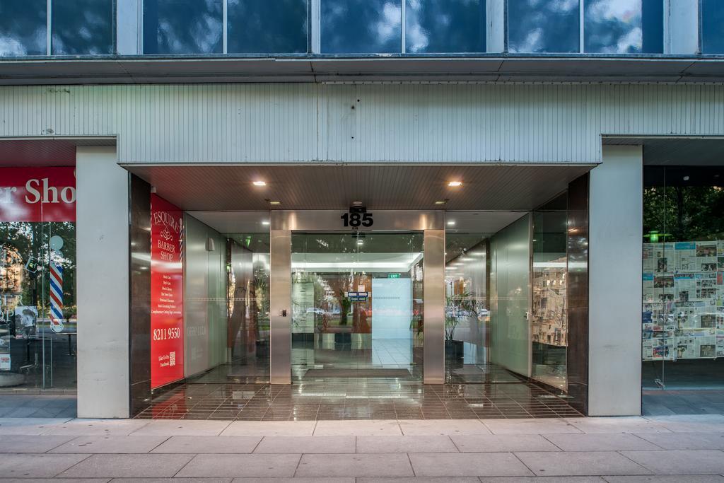 11 Victoria Square *