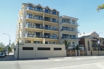 Aparthotel Glenelg Beachside 4*