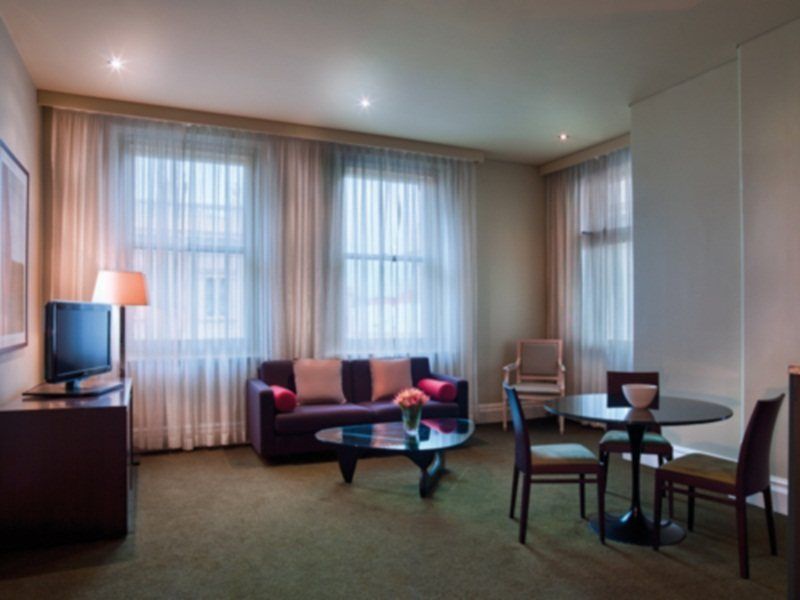 Aparthotel Adina Treasury 4*