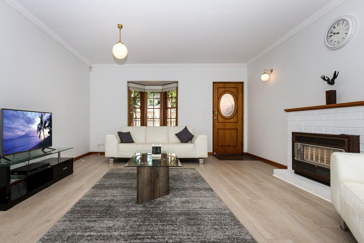 Apartment Style Accommodation-getaway In North Adelaide- Close To *