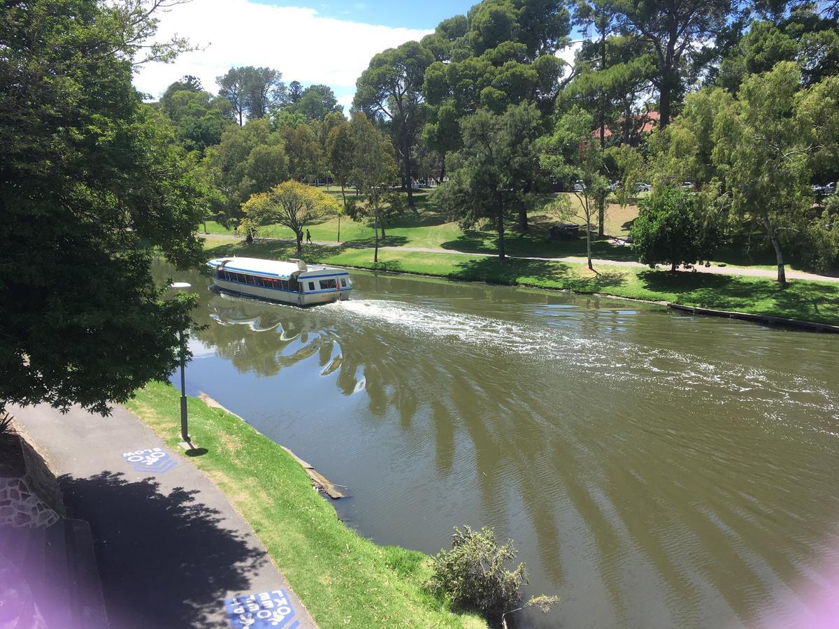 Style Accommodation-getaway In North Adelaide- Close To Apartment
