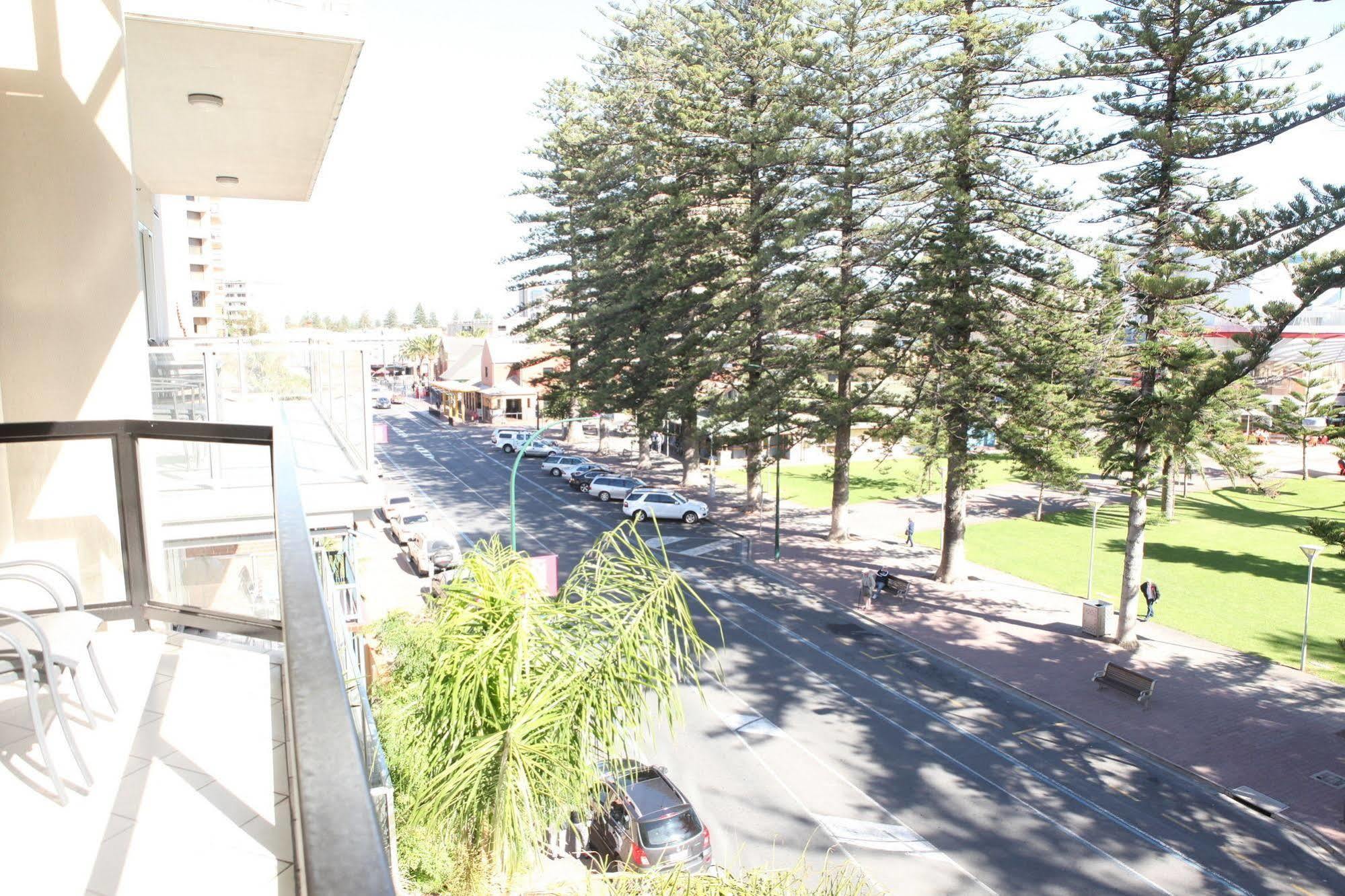 Aparthotel Glenelg Beachside