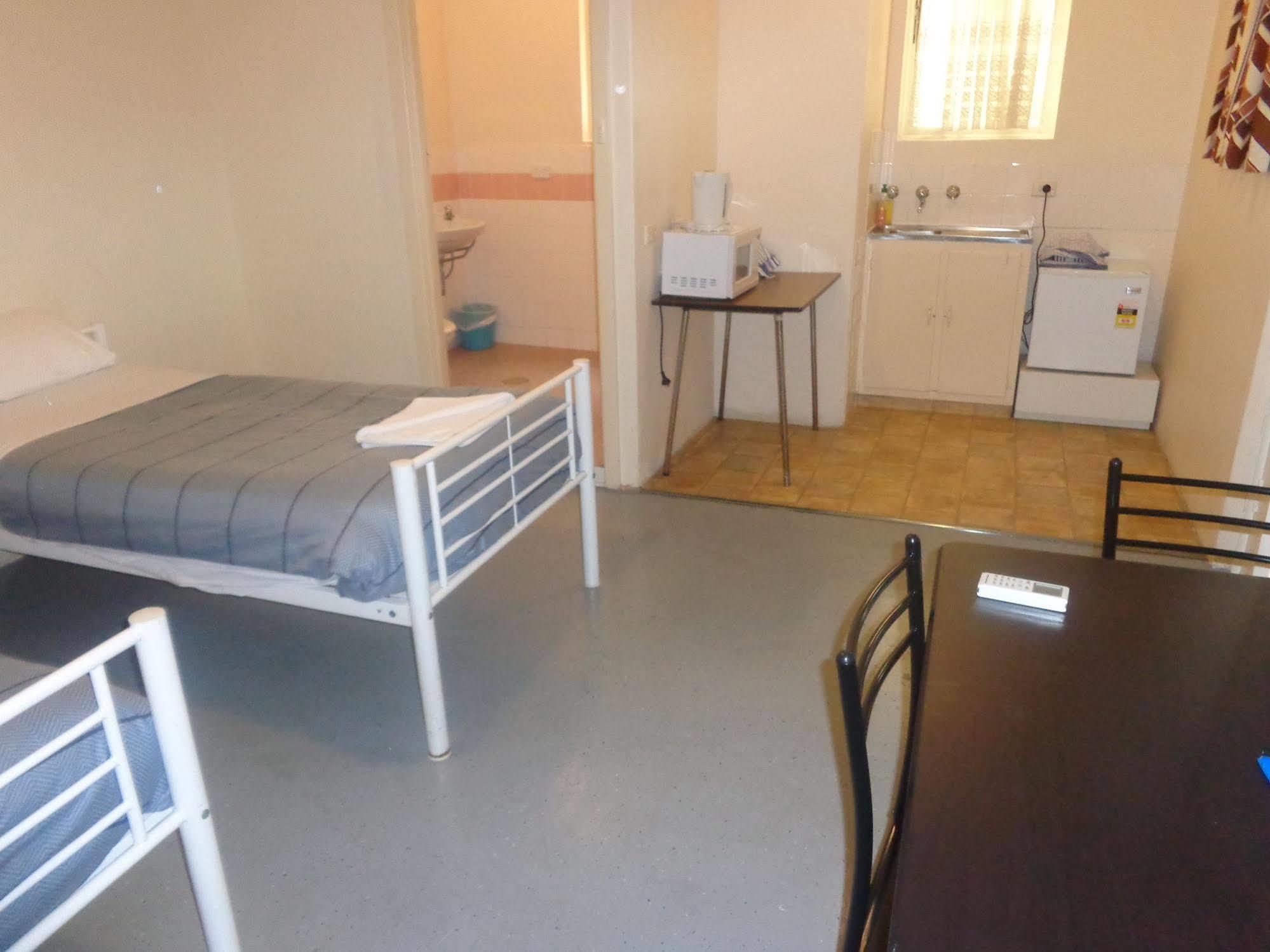 & Backpackers Adelaide